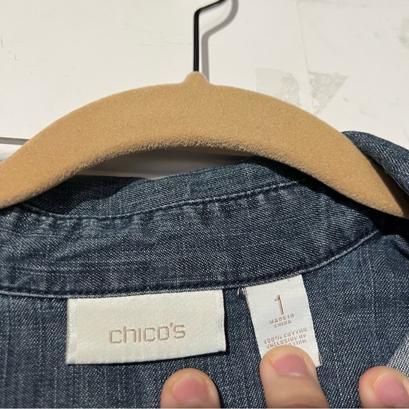 Chico’s Chambray Jacket Size Medium Dark Blue Silver Button - Picture 3 of 4